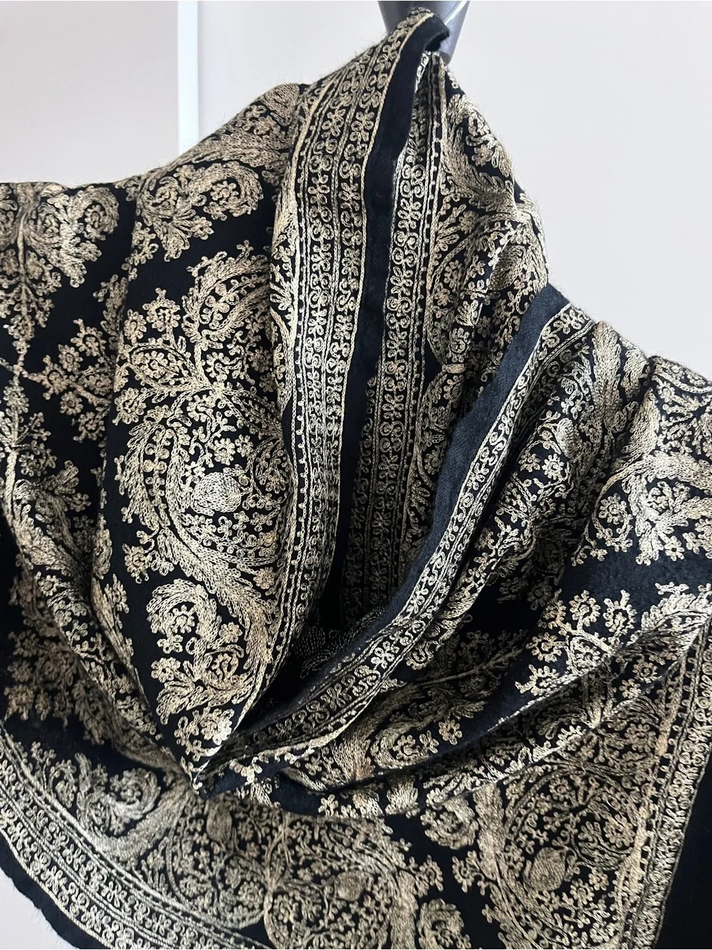 Stunning Kashmir 100% Wool Shawl Stole Black w Gold Silk Thread Full Embroidery